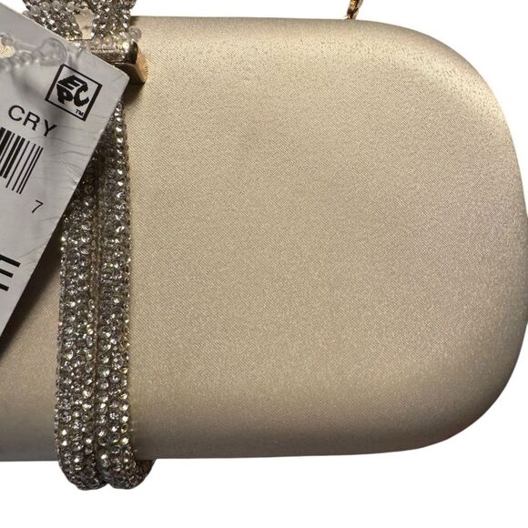Elegant Cream Clutch Bag - Picture 6 of 7